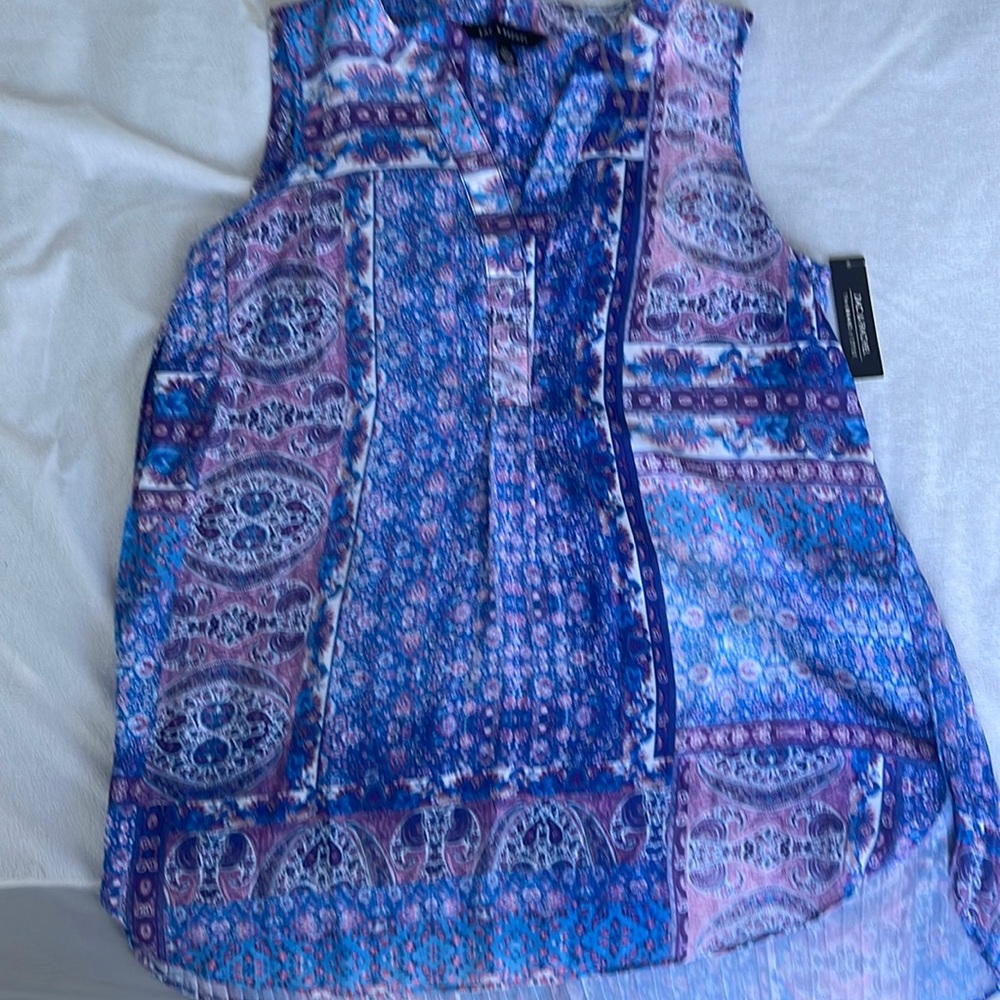 Women’s sleeveless blouse
